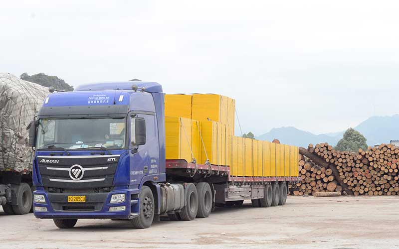 發一車建筑紅模板到廣東惠州運費需要多少?