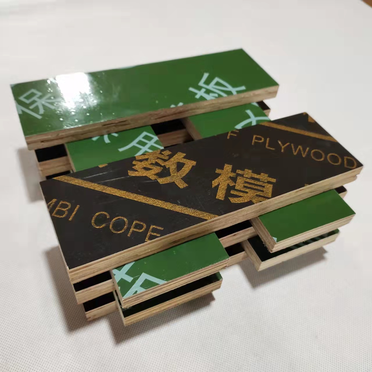 隨著建筑模板加工和生產(chǎn)技術的不斷創(chuàng)新，建筑模板的種類越來越多